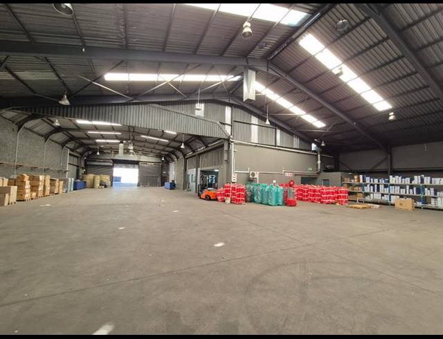 2,200M² WAREHOUSE FOR SALE IN BEACONVALE